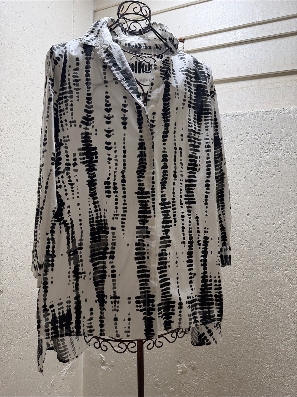Women's Black & White Printed 100% Cotton Button-Up Blouse